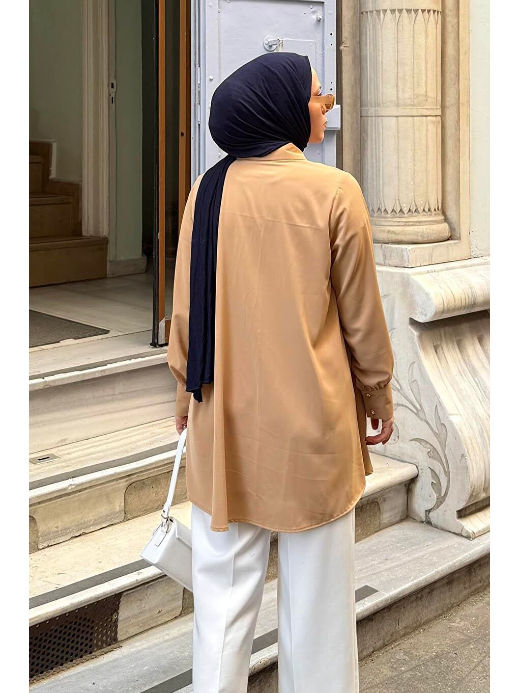 Kahverengi Gizli Düğme Detaylı Tesettür Tunik Sütlü Kahve-3