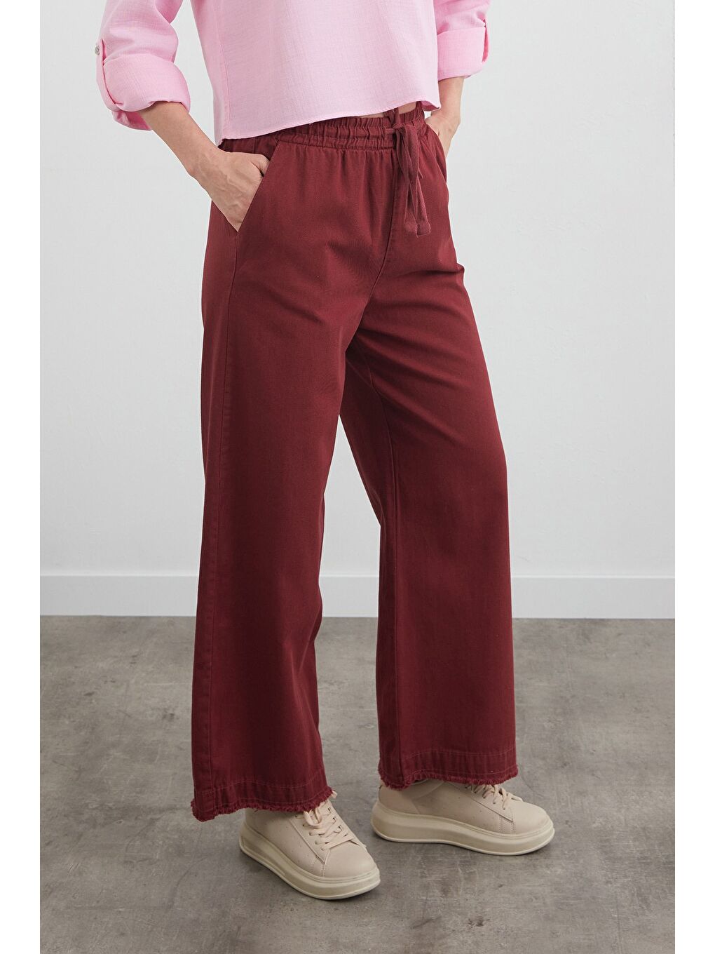 Bordo Paçası Püsküllü Beli Lastikli Gabardin Pantolon-1