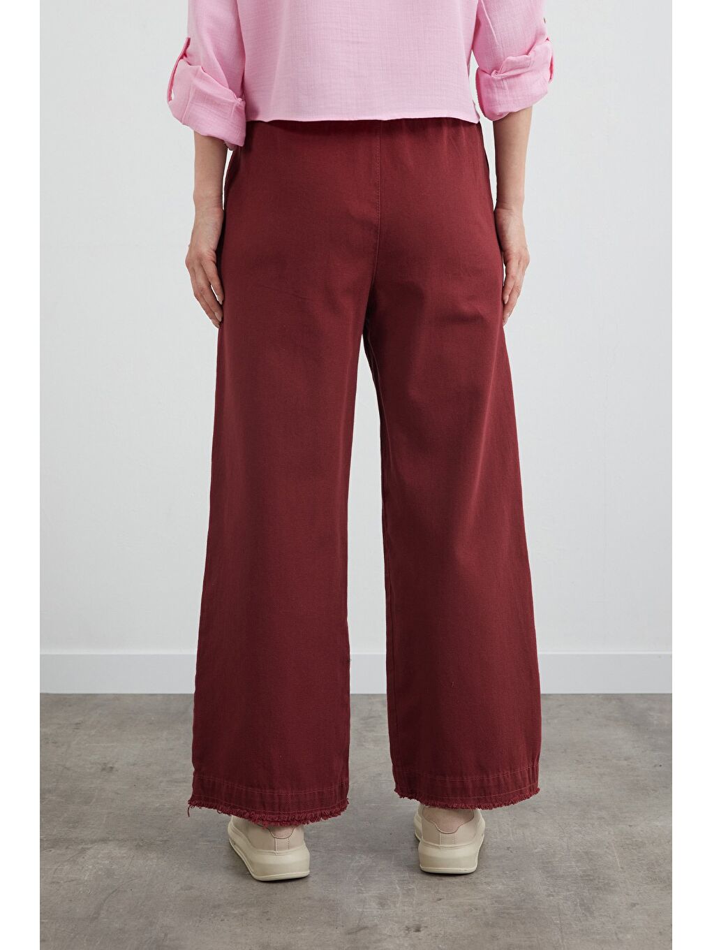 Bordo Paçası Püsküllü Beli Lastikli Gabardin Pantolon-3