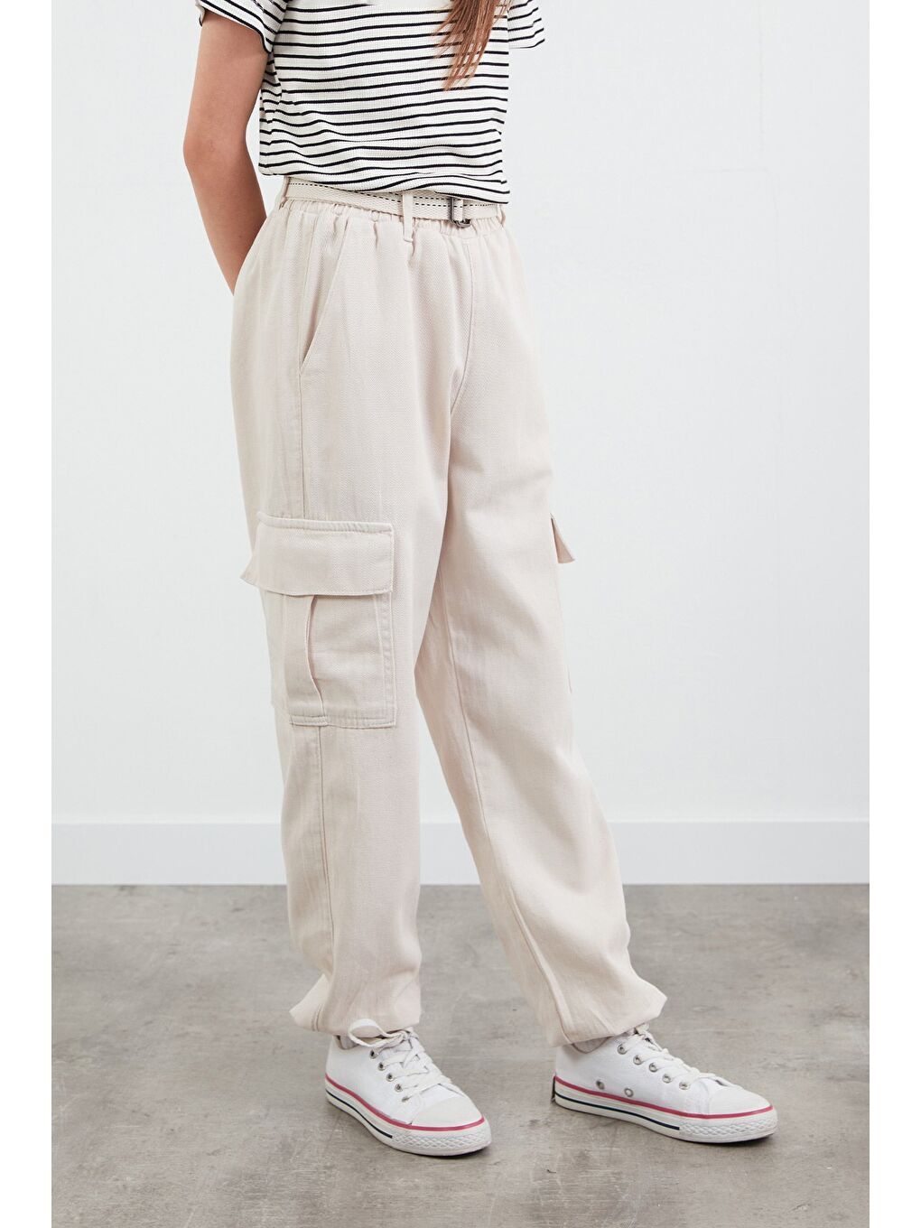 Bej Kemerli Kargo Cepli Jogger Kız Çocuk Pantolon-1