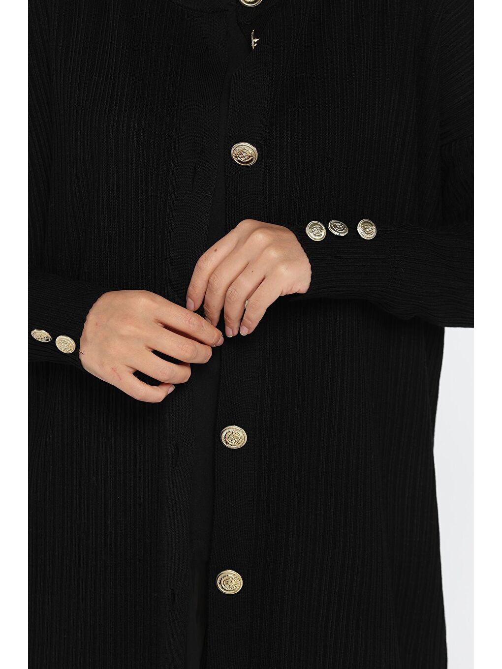 Siyah Gold Düğmeli Kendinden Çizgi Desenli Tesettür Triko Hırka-9