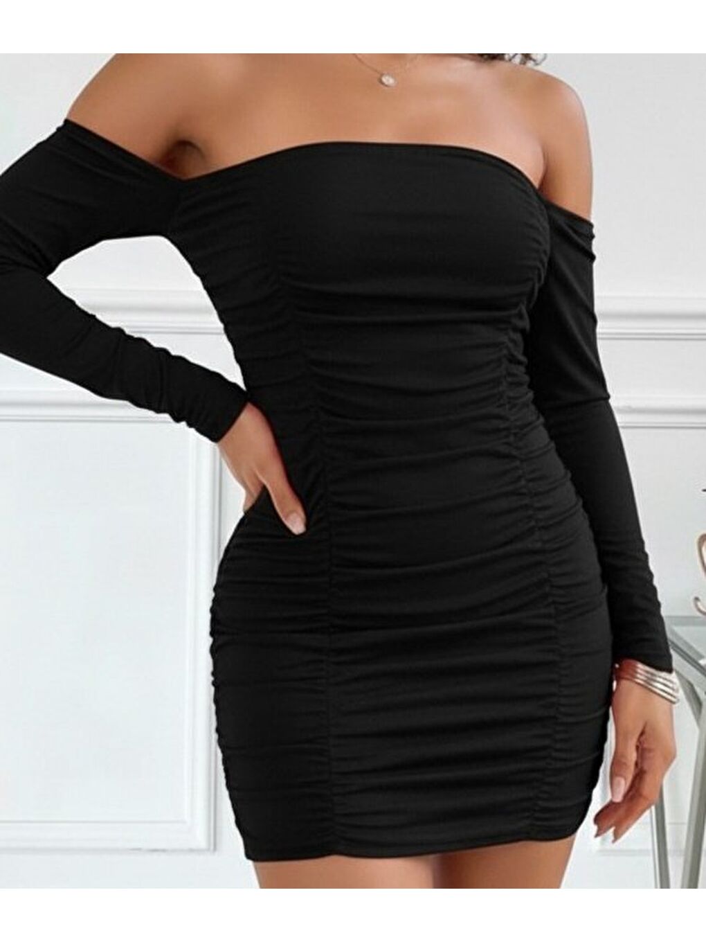 Siyah Kadın Uzun Kollu Omuzlardan Açık Takma Kollu Büzgülü Sandy Kısa Elbise-1