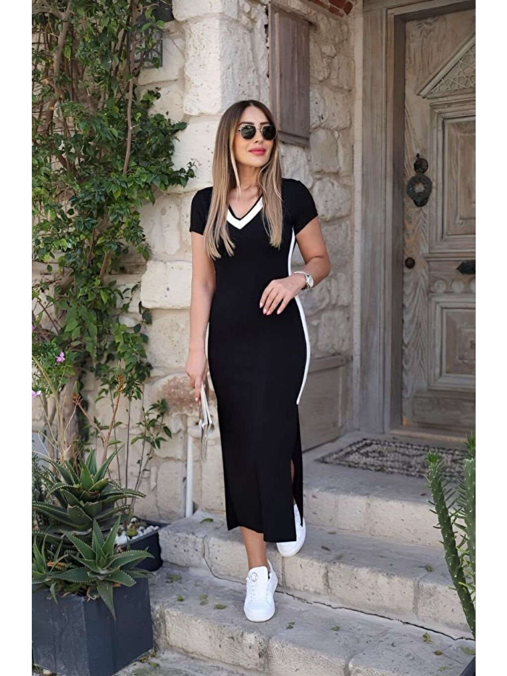 Siyah Kadın Kısa Kollu V Yakalı Yandan şerit Ve Yırtmaçlı Viskon Uzun Elbise