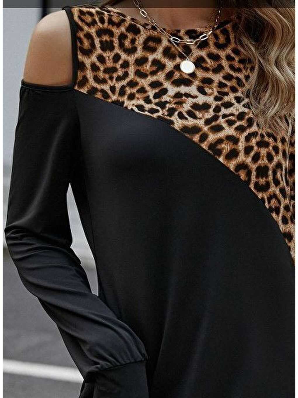 Siyah Kadın Uzun Kollu Omuzdan Açık Leopar Desenli Viskon Iki Iplik Mini Elbise-2