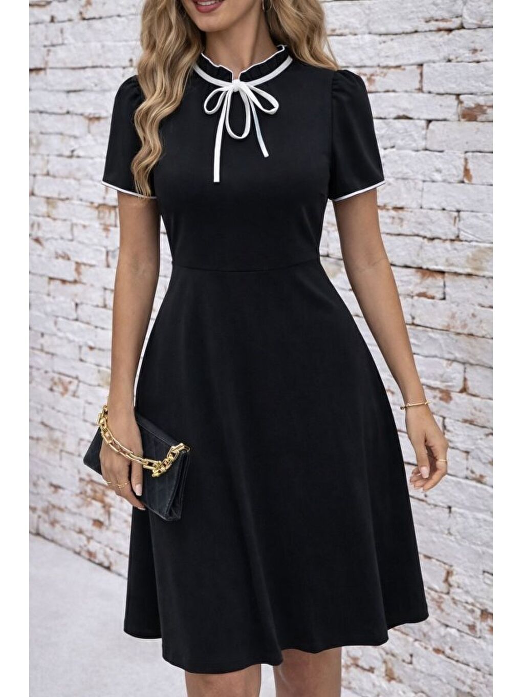 Siyah Kadın Kısa Kollu Yakadan Bağcıklı Ve Fırfırlı Midi Janjan Krep Elbise