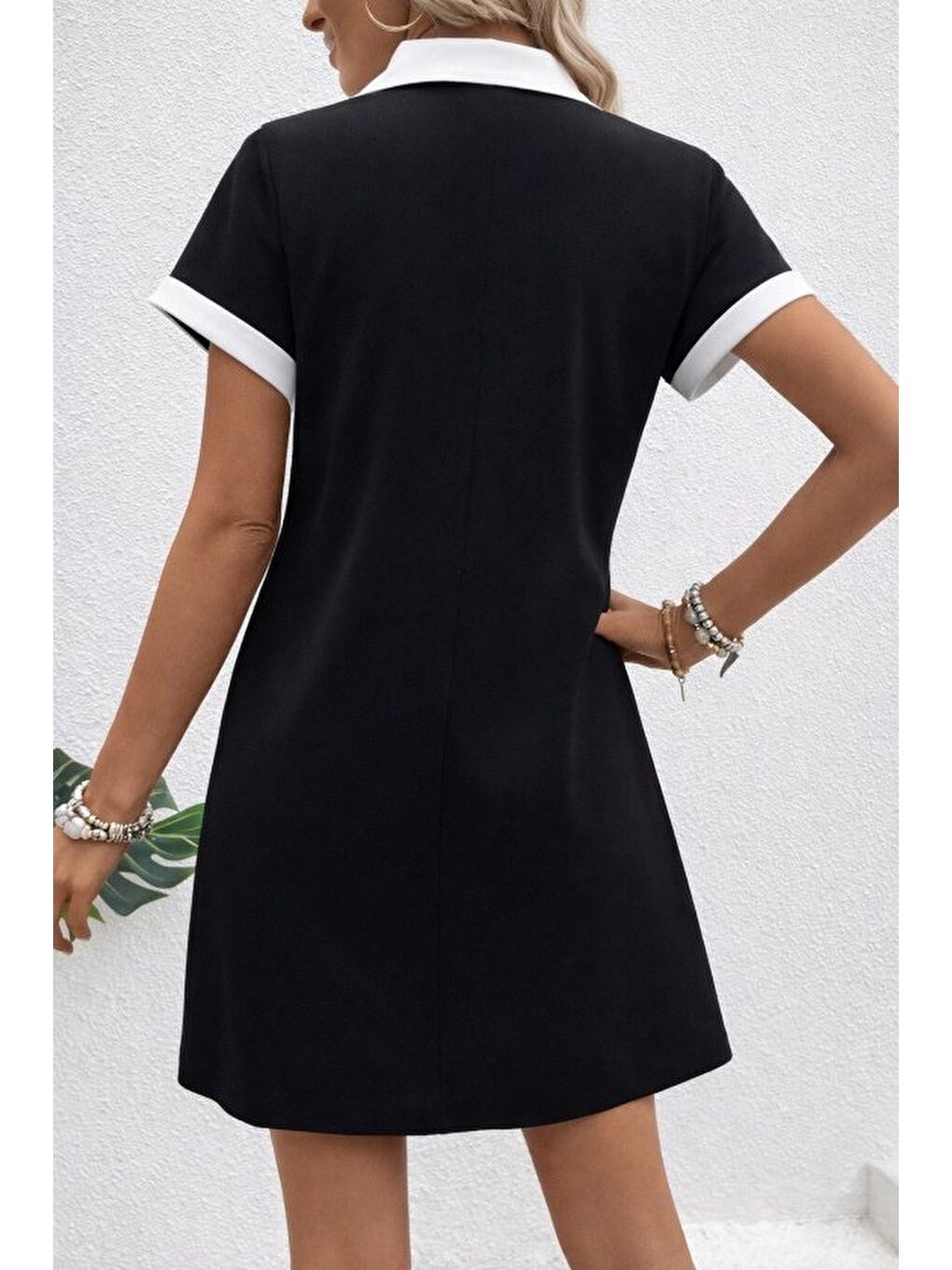 Siyah Kadın Kısa Kollu V Yakalı Onden şerit Detaylı Yakalı Kısa Janjan Krep Elbise-3