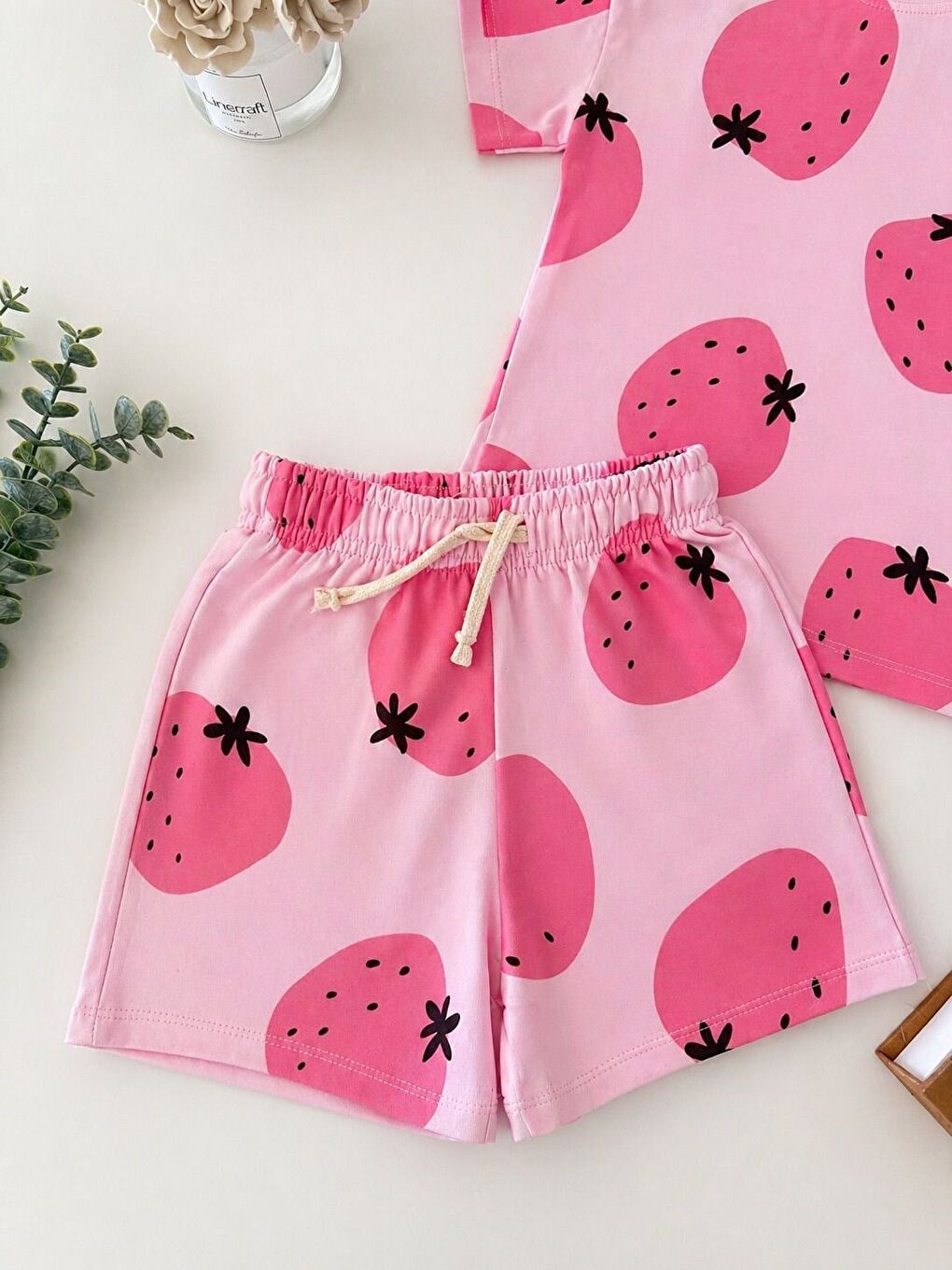 Kız Çocuk Pamuklu Pembe Çilek Desenli T-Shirt Şort Takım-4