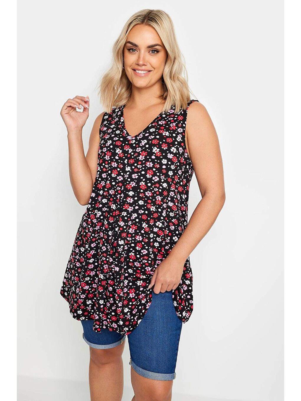 Siyah Büyük Beden Kolsuz V Yaka Desenli Elastanlı Bluz 303180