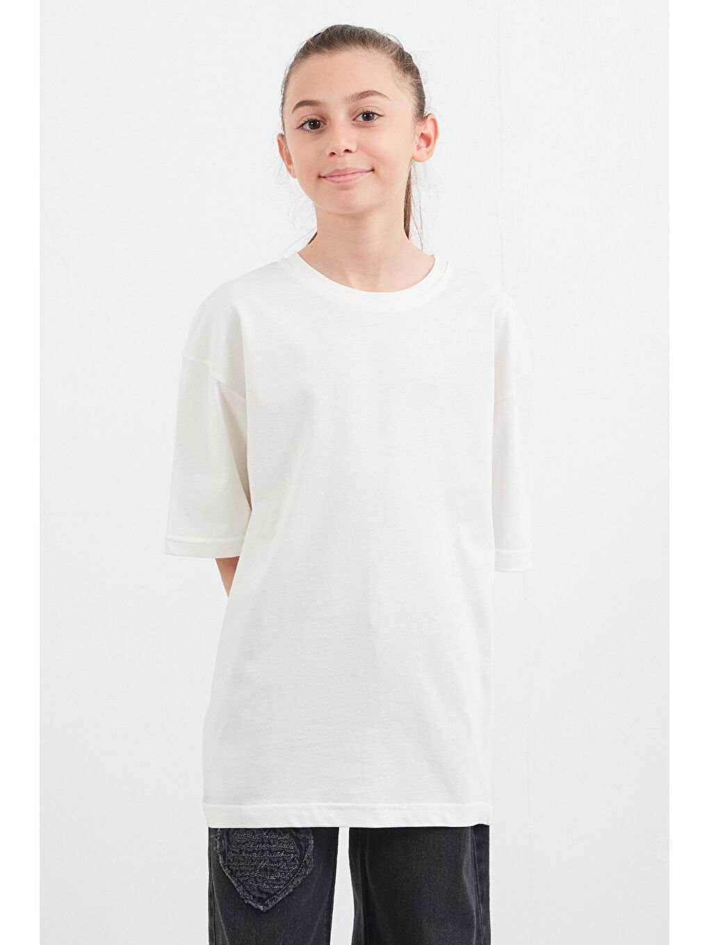 Ekru Sırtı Gül Baskılı Kız Çocuk Tişört-2