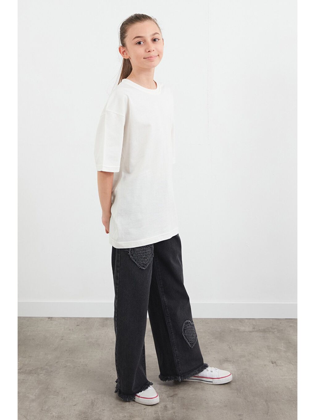 Ekru Sırtı Gül Baskılı Kız Çocuk Tişört-3