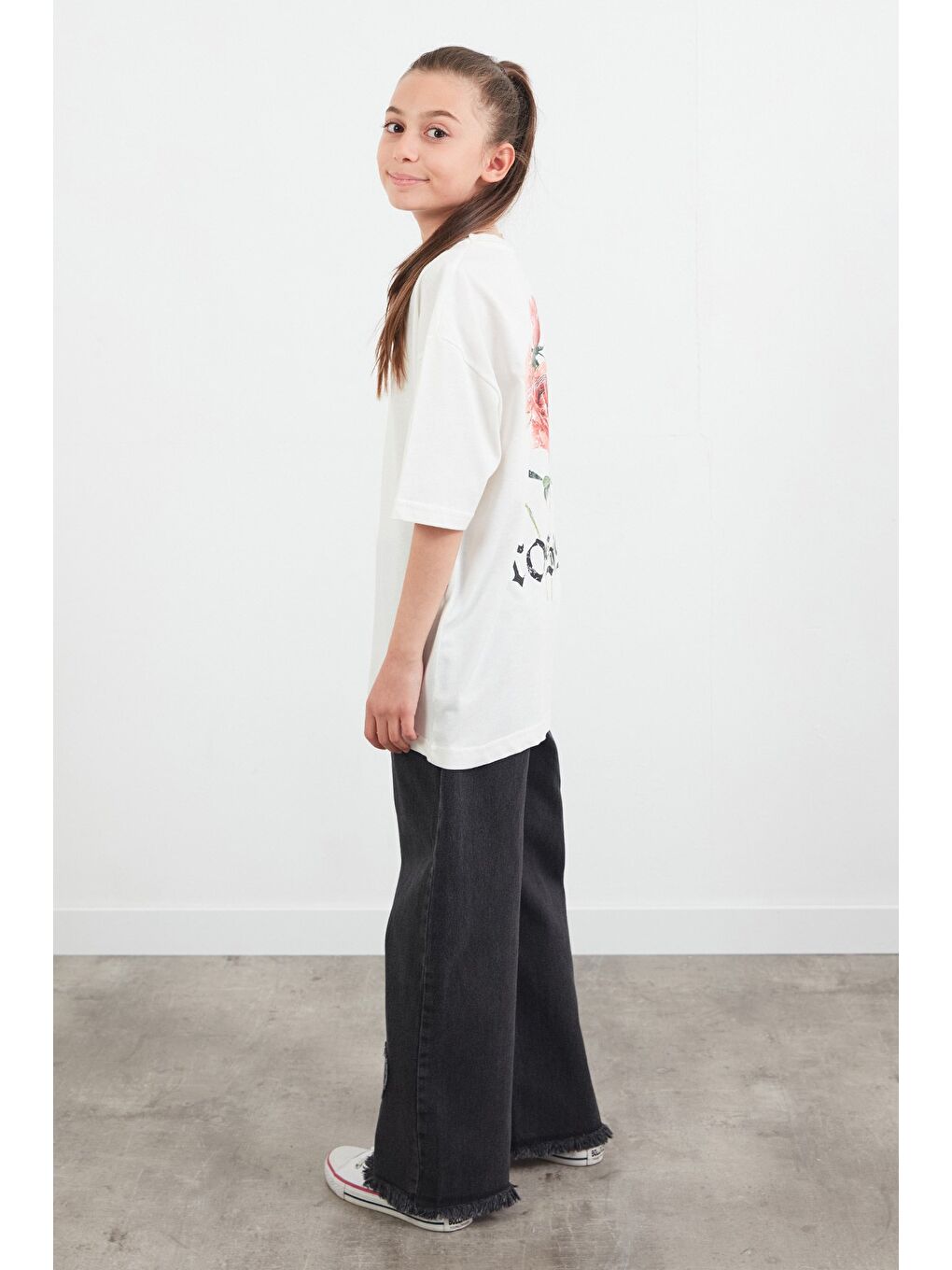 Ekru Sırtı Gül Baskılı Kız Çocuk Tişört-4