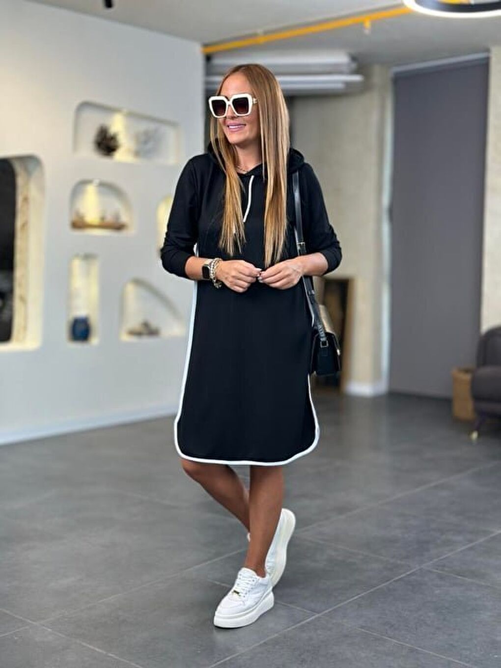 Siyah Kadın Uzun Kollu Kapüşon Ve Ribana Detay Diz üstü Elbise