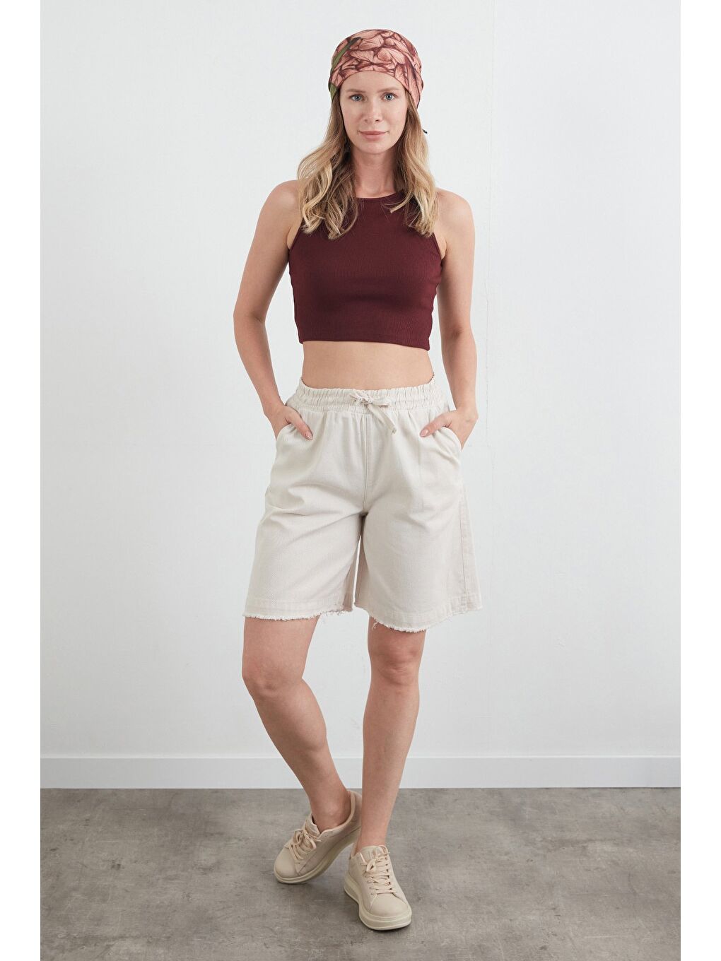 Bej Beli Bağlamalı Püsküllü Gabardin Şort