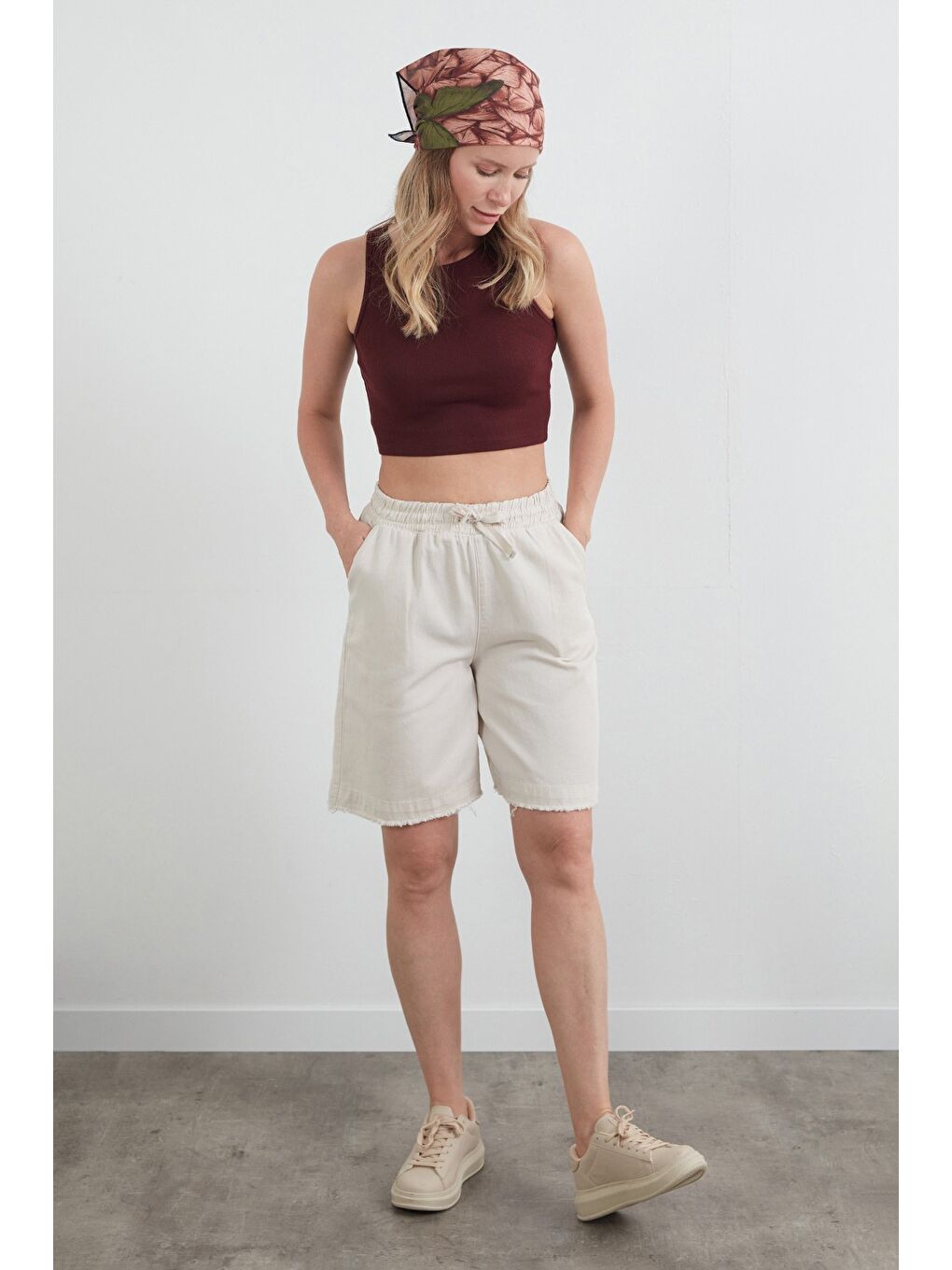Bej Beli Bağlamalı Püsküllü Gabardin Şort-2
