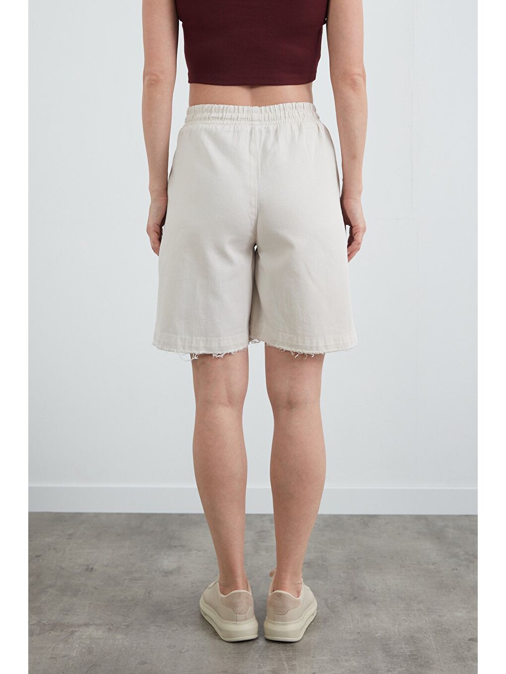 Bej Beli Bağlamalı Püsküllü Gabardin Şort-3