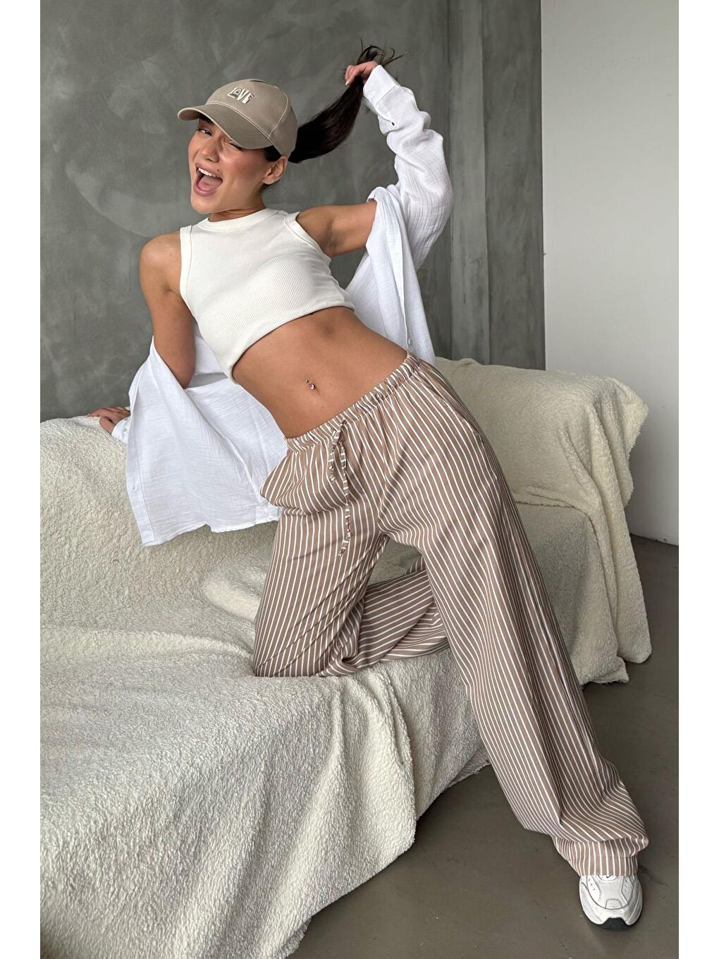 Bej Beli Ayarlanabilir Çizgili Cepli Bol Paça Kadın Pantolon Mg2312-3