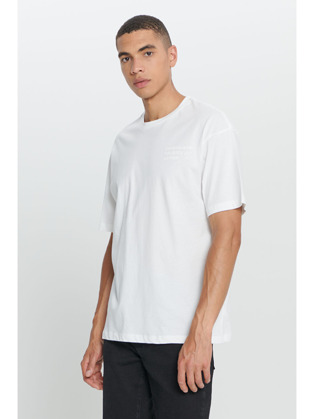 Erkek Ekru Loose Fit Bol Kesim %100 Pamuk Baskılı Bisiklet Yaka Tişört