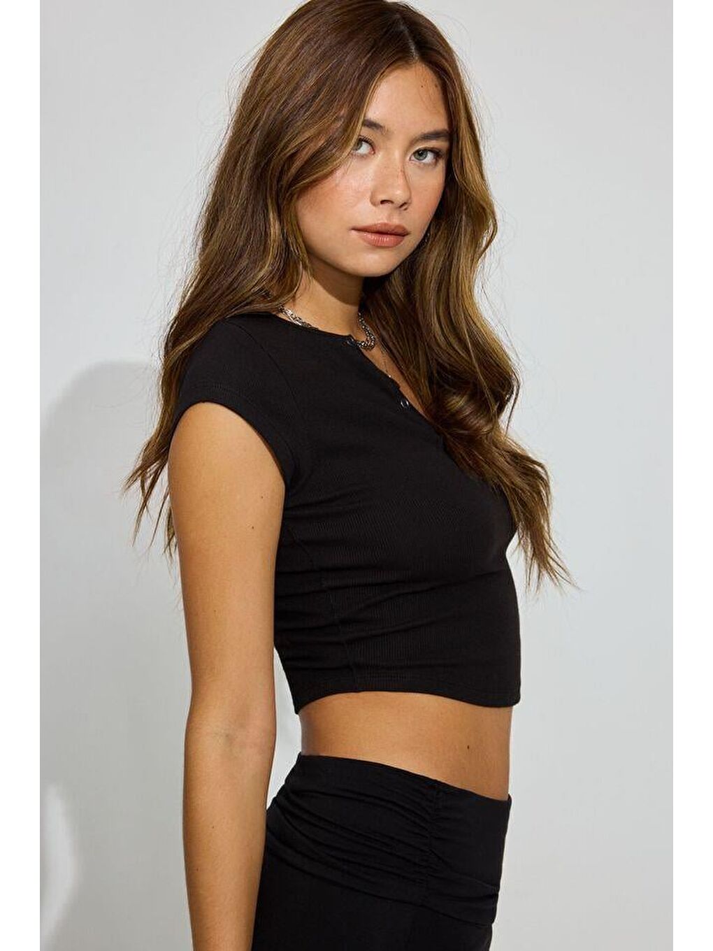 Siyah Henley Çıt Kapamalı Kadın Tişört Mg2306-1