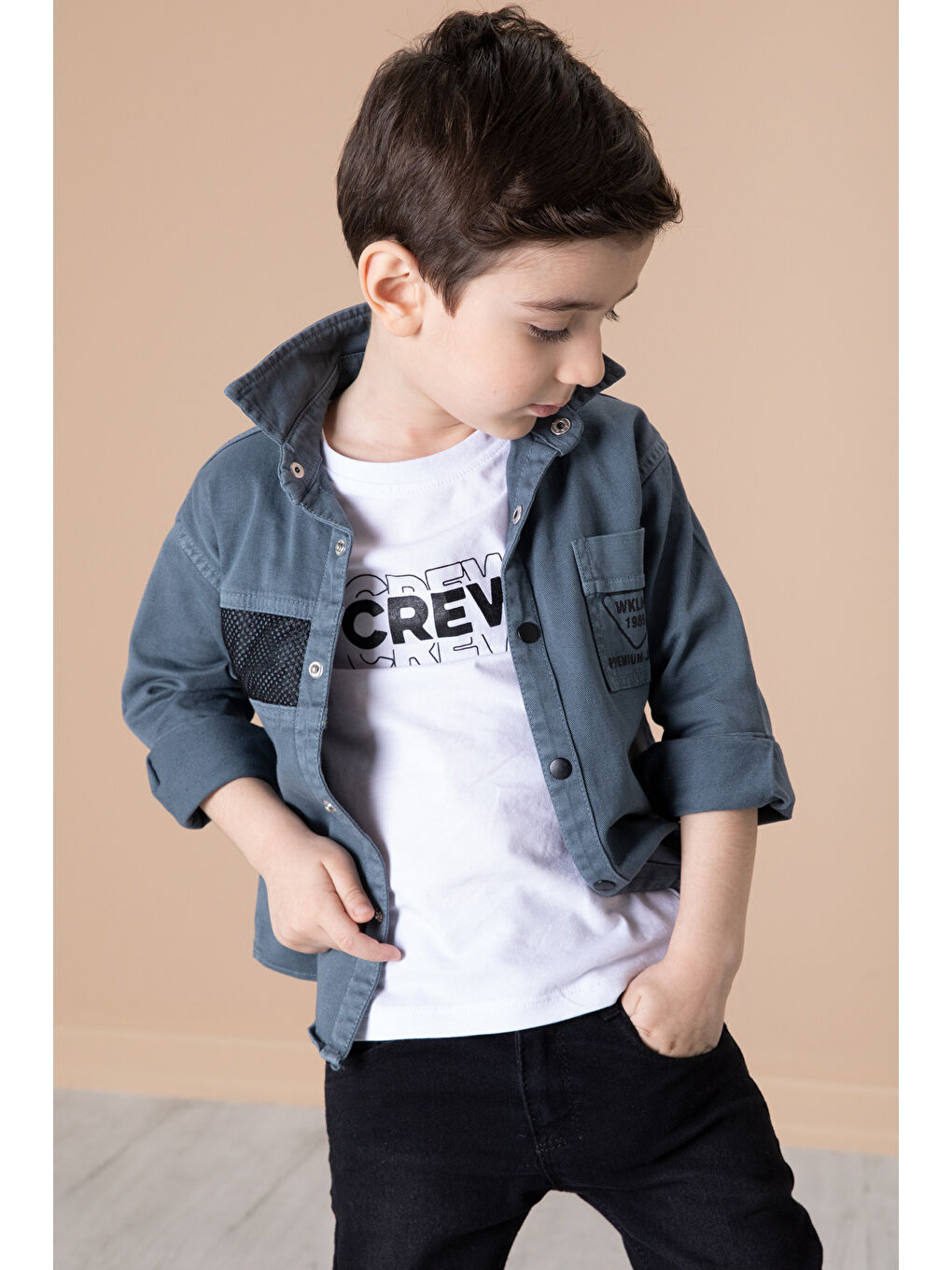 Antrasit Crew Yazılı Tişörtlü File Detaylı Erkek Çocuk Gömlek 20084-1