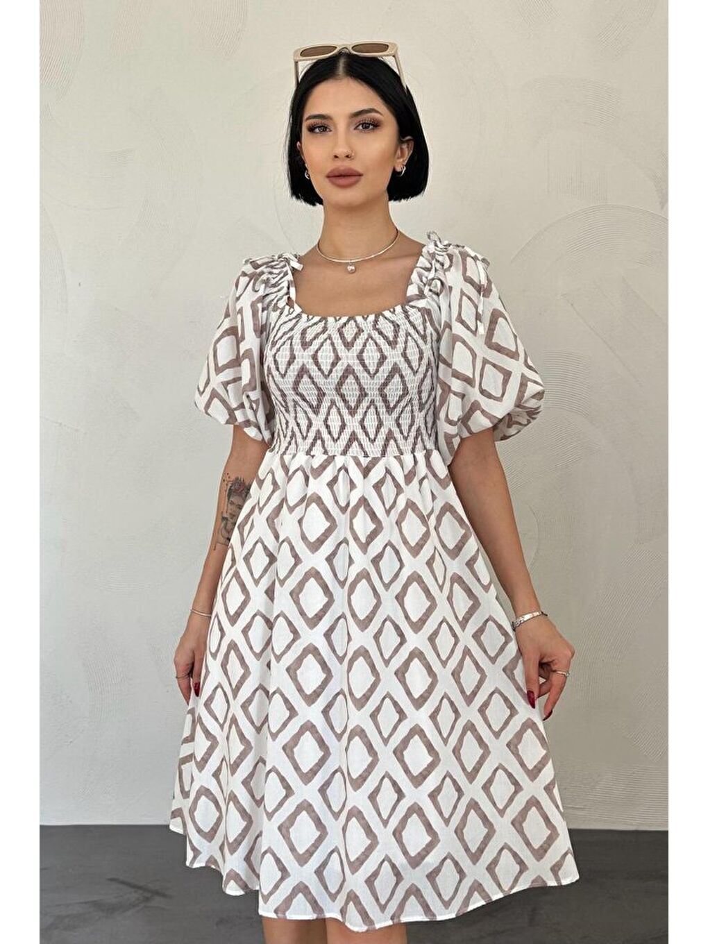 Bej Vizon Kare Desenli Yazlık Elbise-1