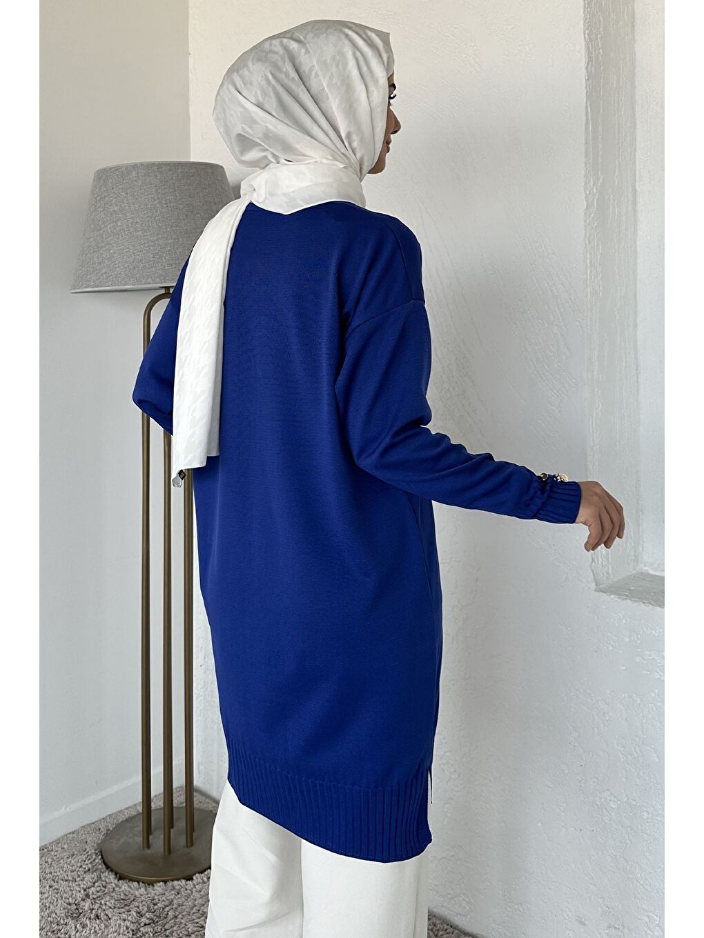 Mavi Ön Düğmeli V Yaka Nakışlı Tesettür Triko Hırka-5