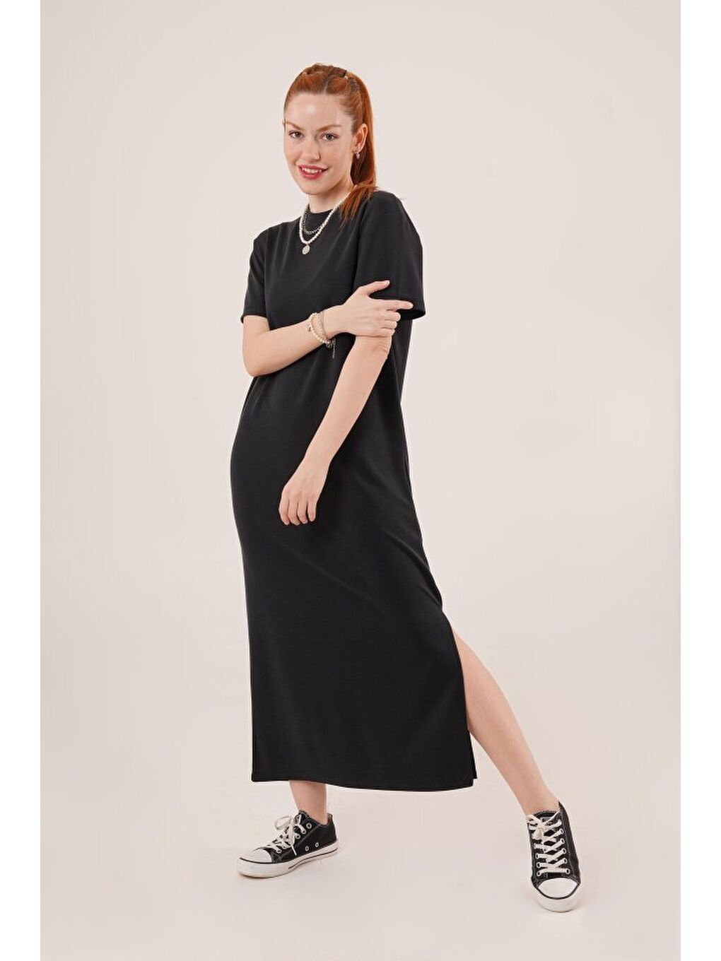 Yırtmaç Detaylı Kısa Kollu Salaş Maxi Siyah Elbise