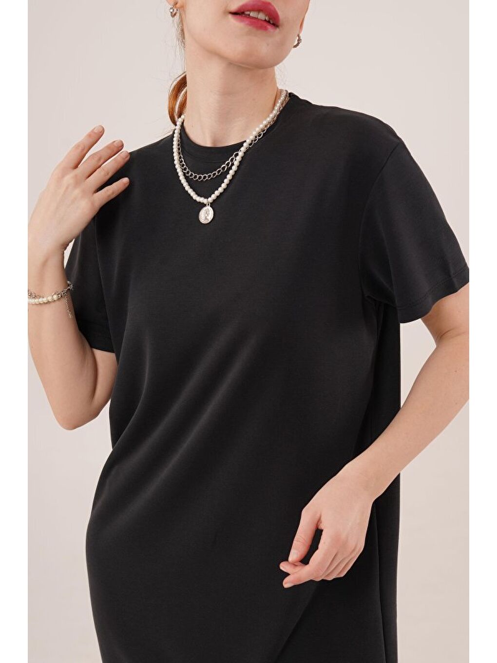 Yırtmaç Detaylı Kısa Kollu Salaş Maxi Siyah Elbise-1