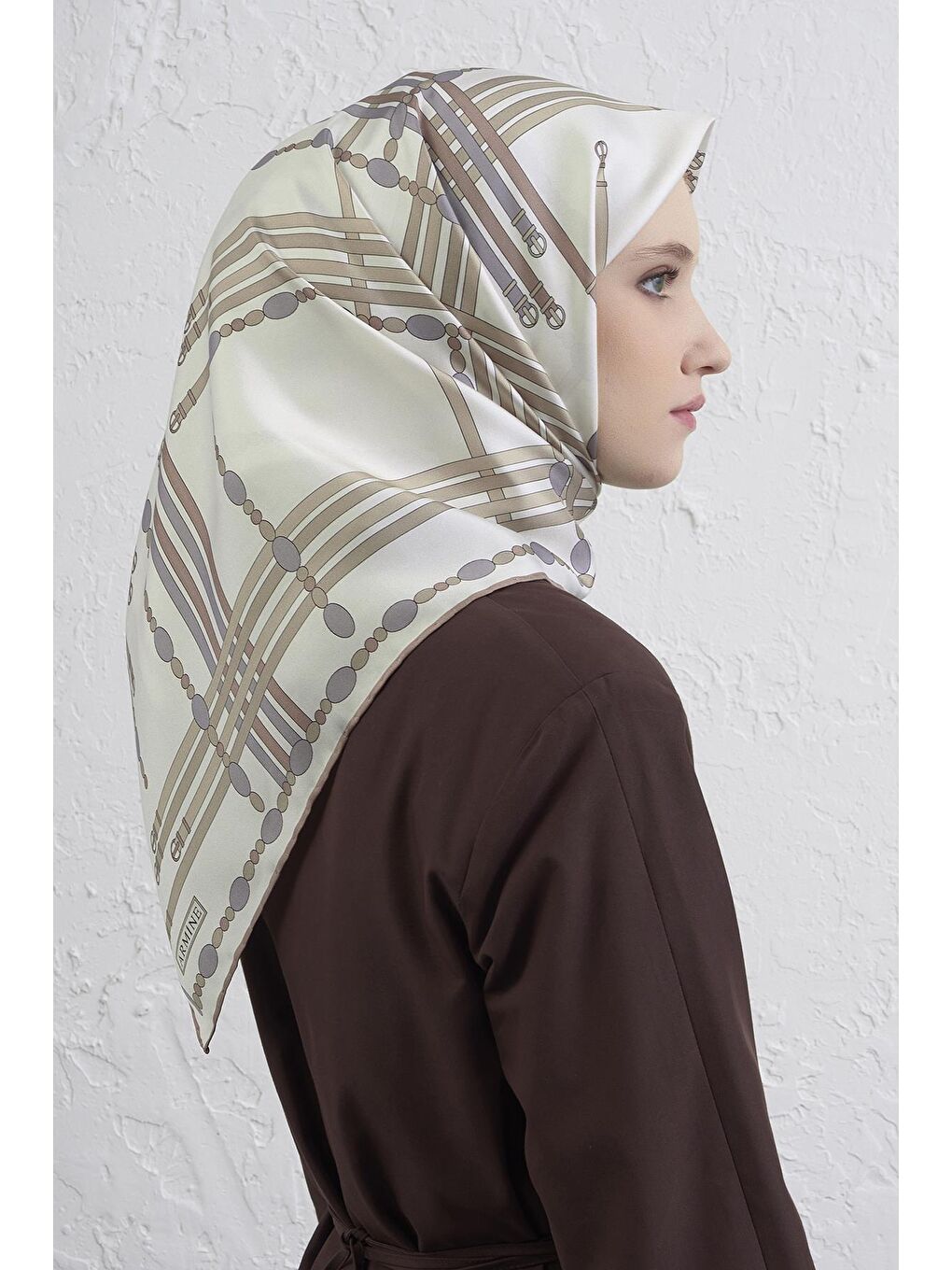 Ekru Obje Desenli Saf İpek Twill Eşarp 9407D 84-2