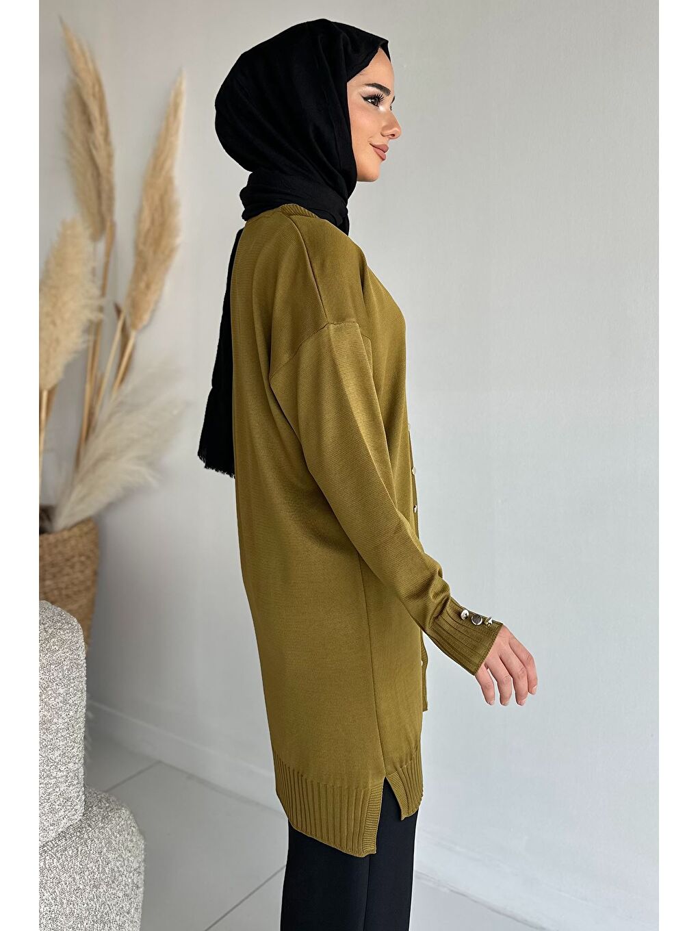 Yeşil Ön Düğmeli V Yaka Nakışlı Tesettür Triko Hırka-4