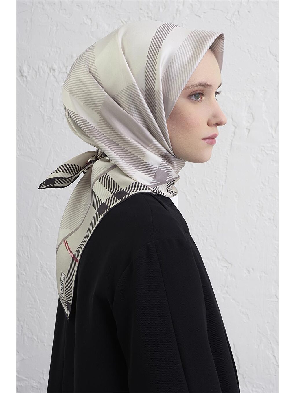 Ekru Geometrik Desenli Saf İpek Twill Eşarp 9418D 82-2