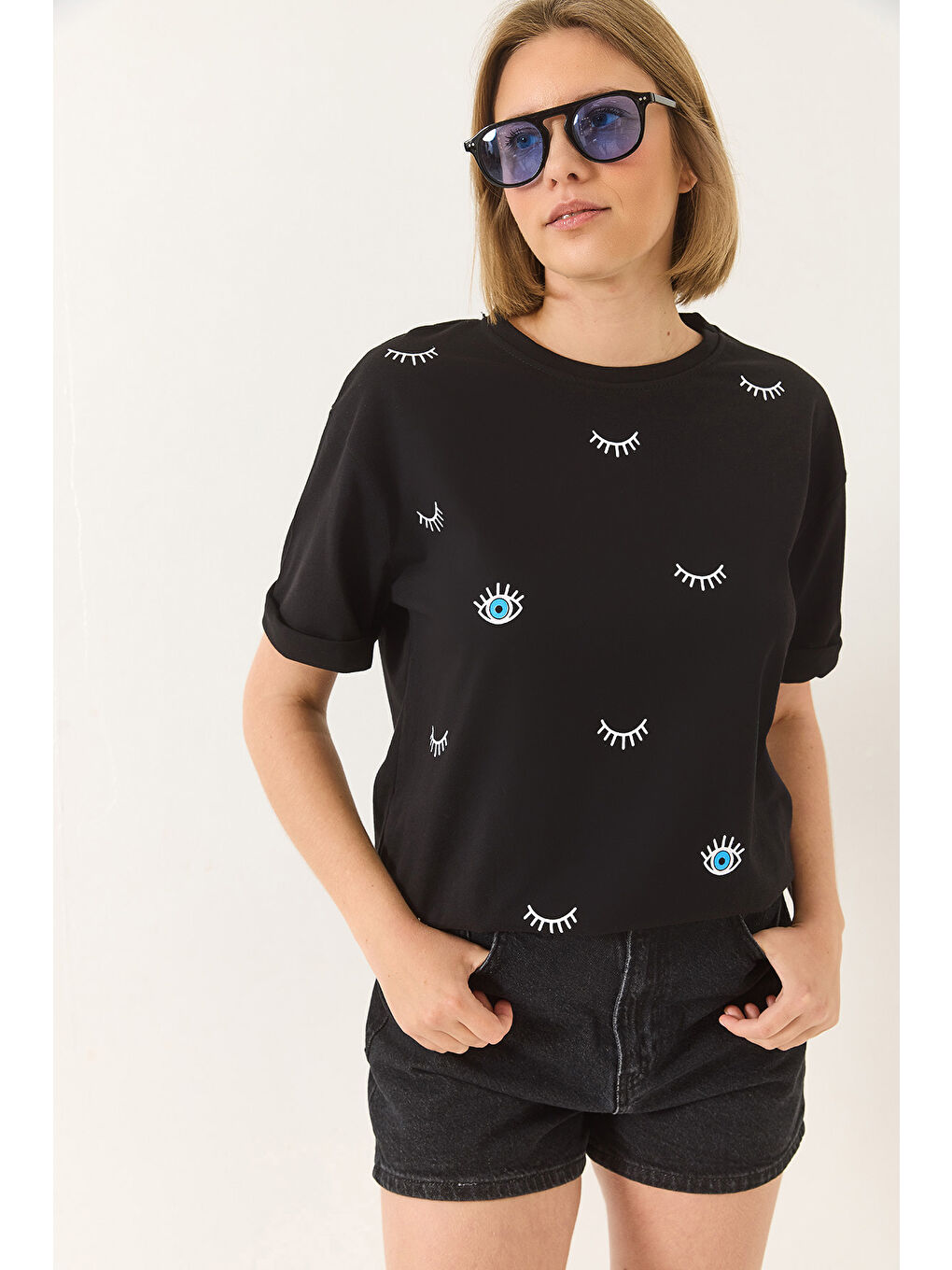 Siyah Kadın Göz Baskılı Kısa Kollu Pamuklu Oversize T-Shirt-1
