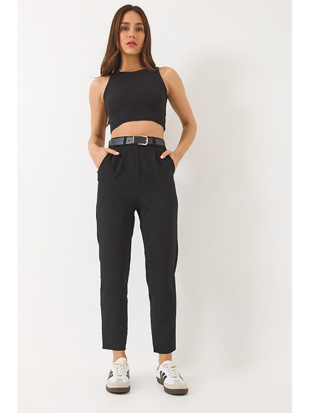 Siyah Kadın Yüksek Bel Cepli Arkası Lastikli Kemerli Duble Havuç Pantolon