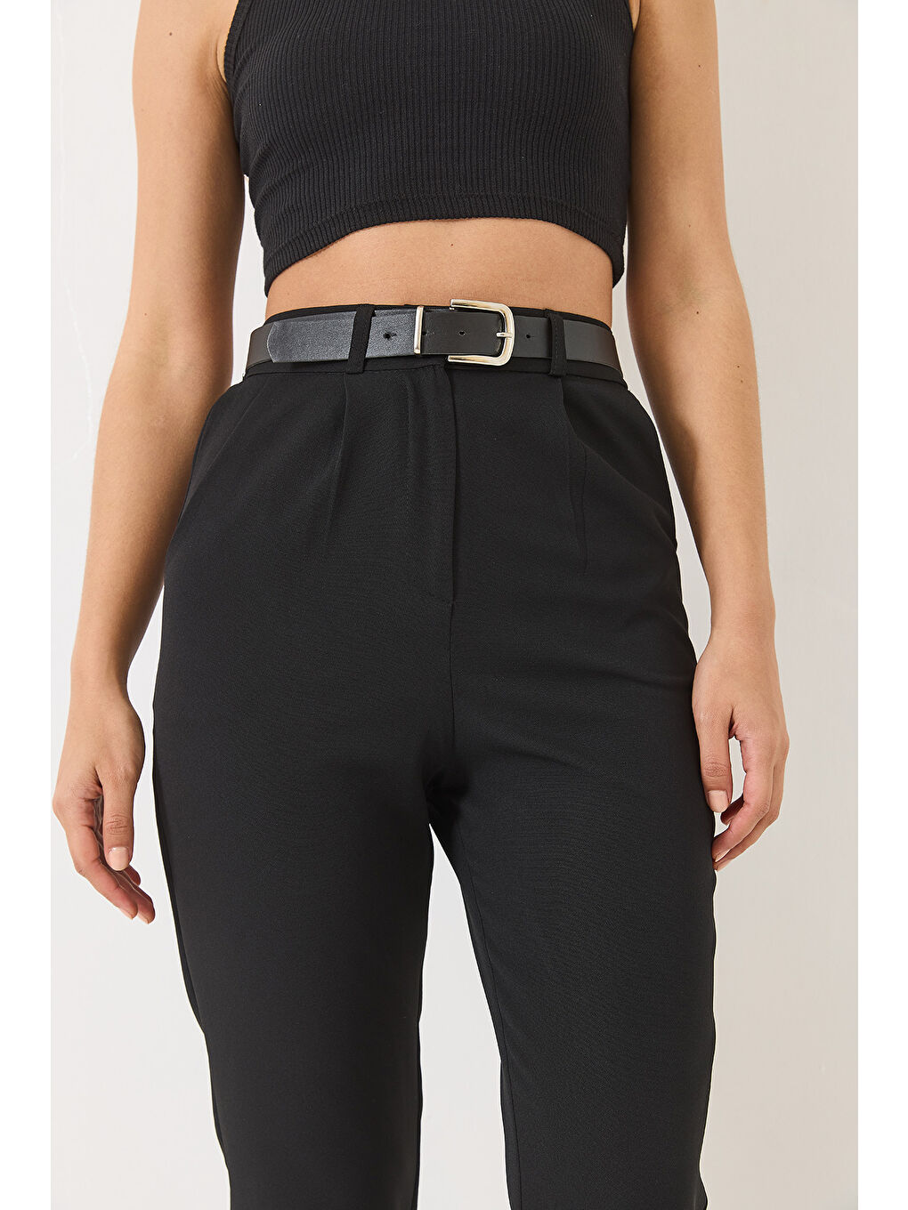 Siyah Kadın Yüksek Bel Cepli Arkası Lastikli Kemerli Duble Havuç Pantolon-4