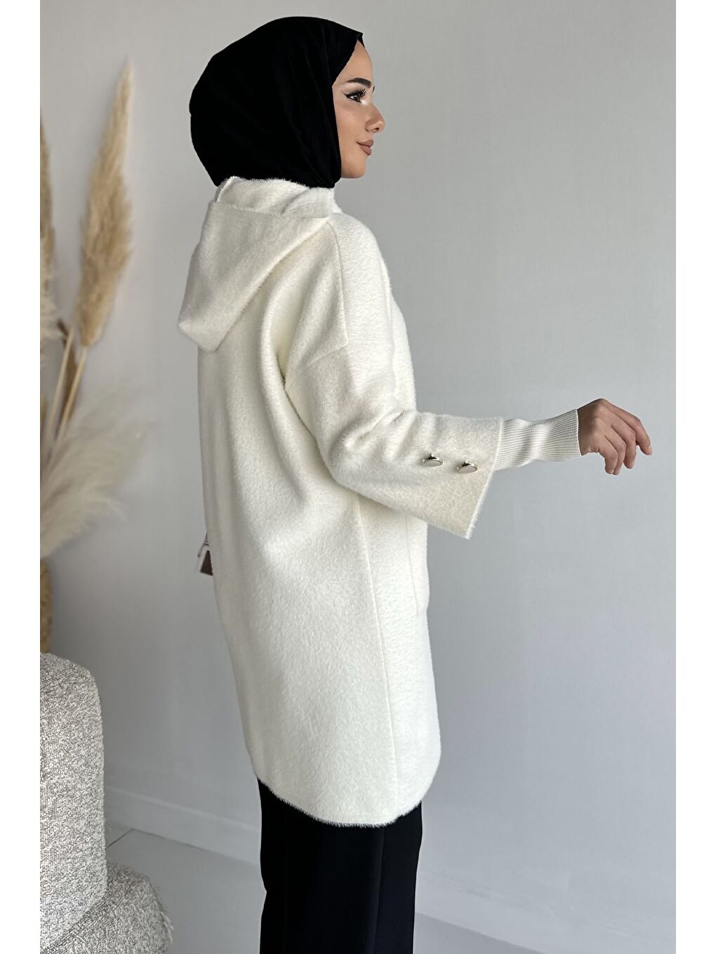 Ekru Gülseli Kapüşonlu Çift Cepli Ön Fermuarlı Tesettür Triko Hırka-4