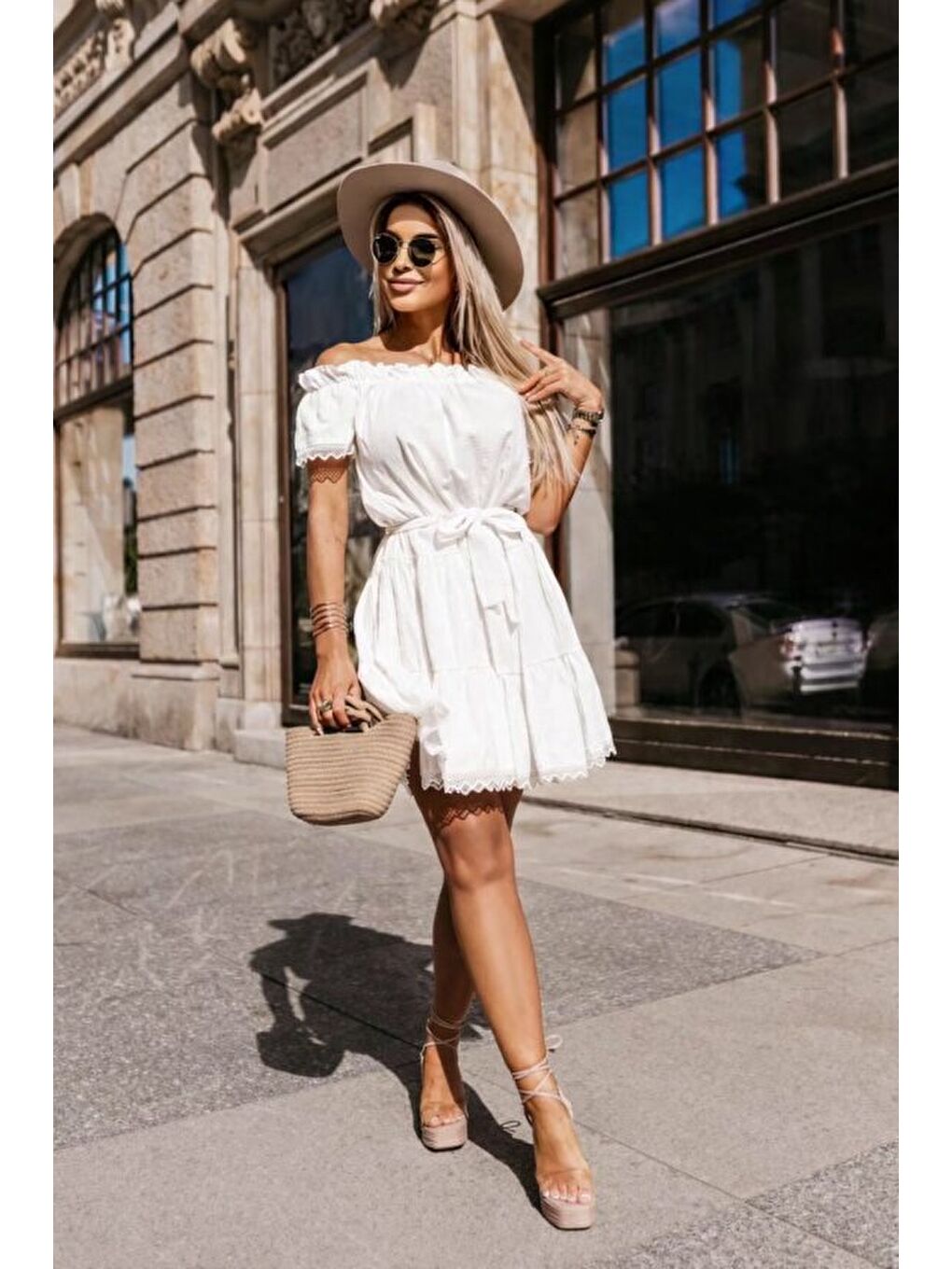 Beyaz Kadın Dantel Detaylı Madonna Yaka Beli Kuşaklı Keten Kumaş Elbise-1