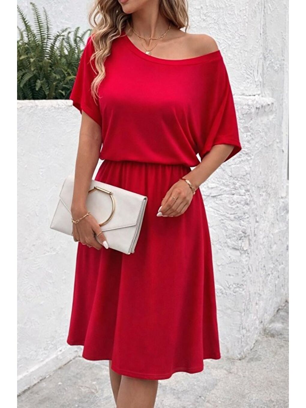 Kırmızı Kadın Kısa Kollu Omuzdan Açık Kiloş Midi Viskon Elbise