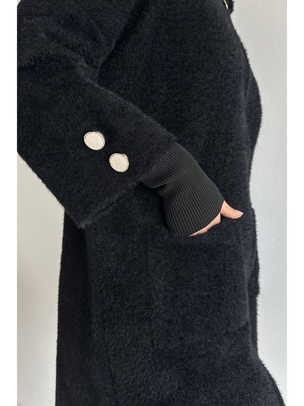 Siyah Gülseli Kapüşonlu Çift Cepli Ön Fermuarlı Tesettür Triko Hırka-7