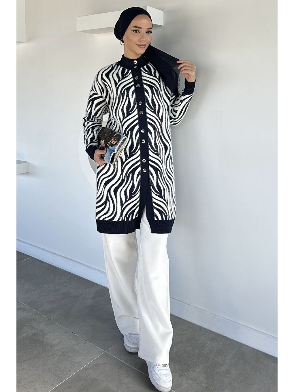 Lacivert Desenli Angora Tesettür Triko Hırka-1