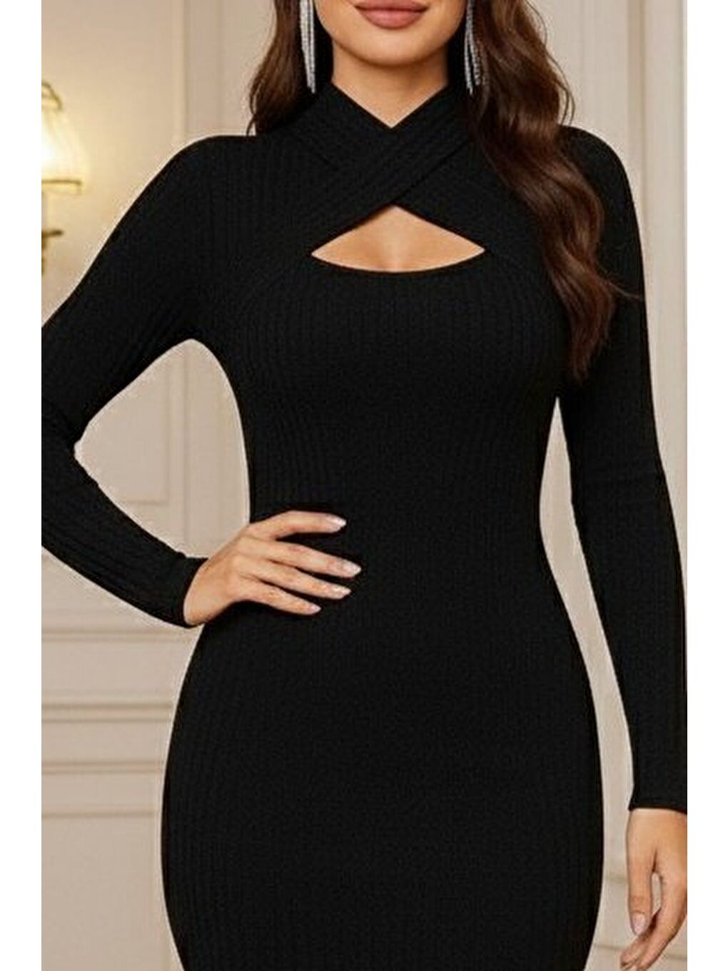 Siyah Kadın Uzun Kollu Göğüs Pencere Detaylı çapraz Yaka Detaylı şardonlu Kaşkorse Midi Elbise-1