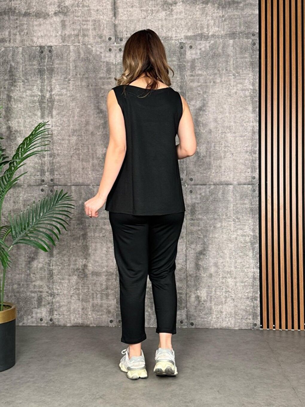 Siyah Kadın Askılı Yuvarlak Yaka Viskon Iki Iplik Bluz Ve Eşofman Altı Ikili Takım-2