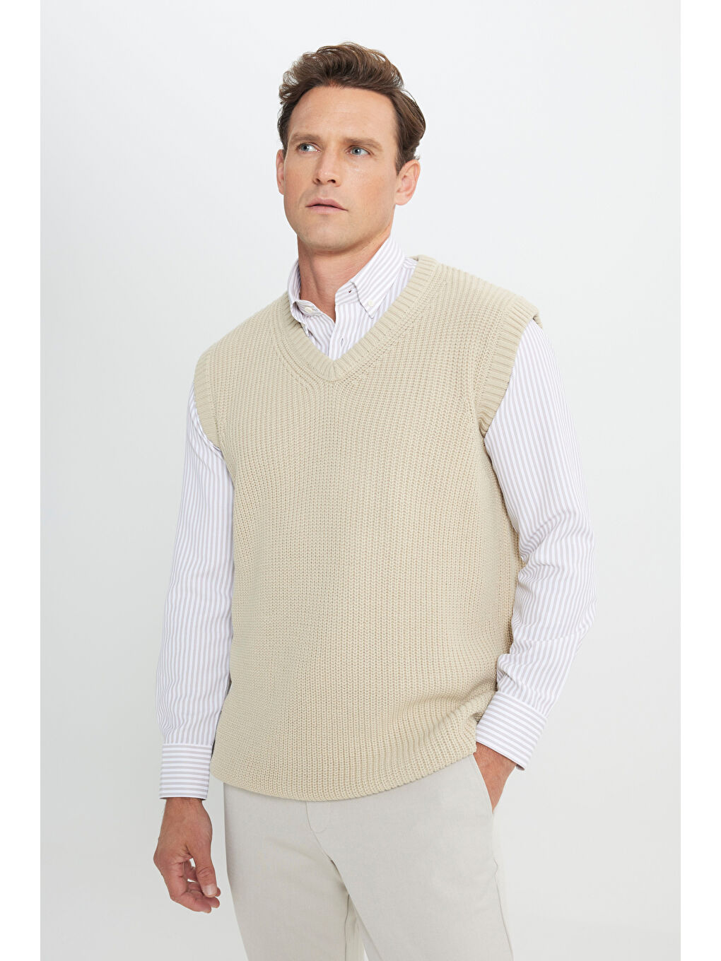 Erkek Bej Standart Fit Normal Kesim V Yaka Triko Süveter-3