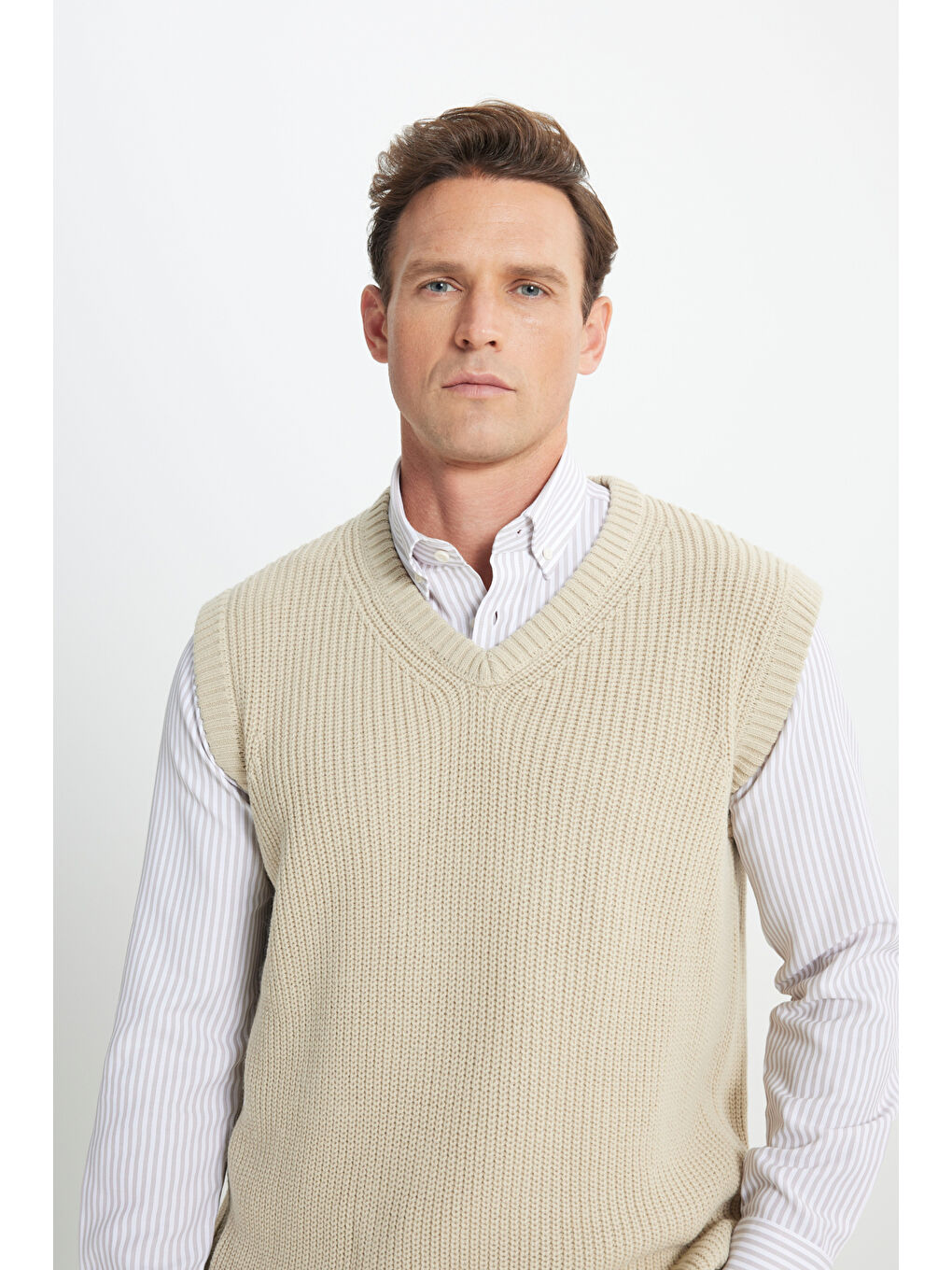 Erkek Bej Standart Fit Normal Kesim V Yaka Triko Süveter-4