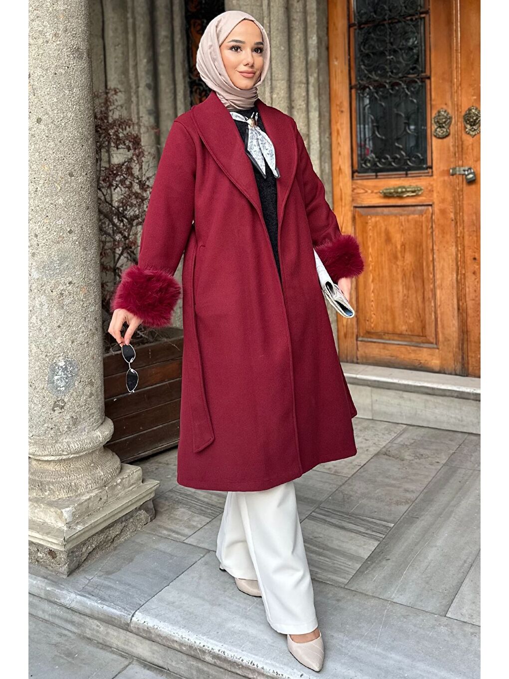 Bordo Bel Kuşaklı Kol Ucu Pelüş Detaylı Tesettür Kaşe Kaban-3