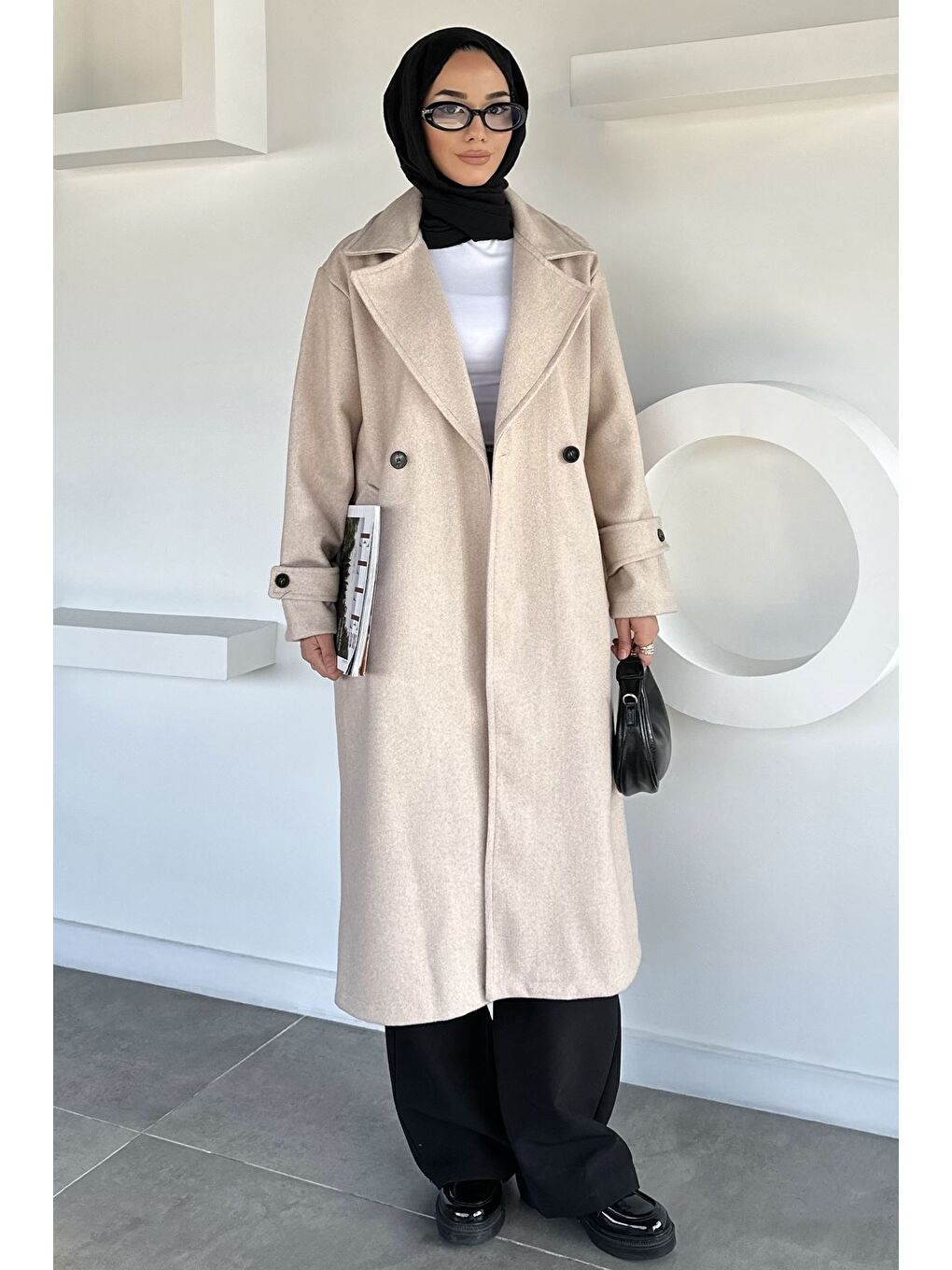 Bej Kruvaze Yaka Çift Cepli Tesettür Kaşe Kaban