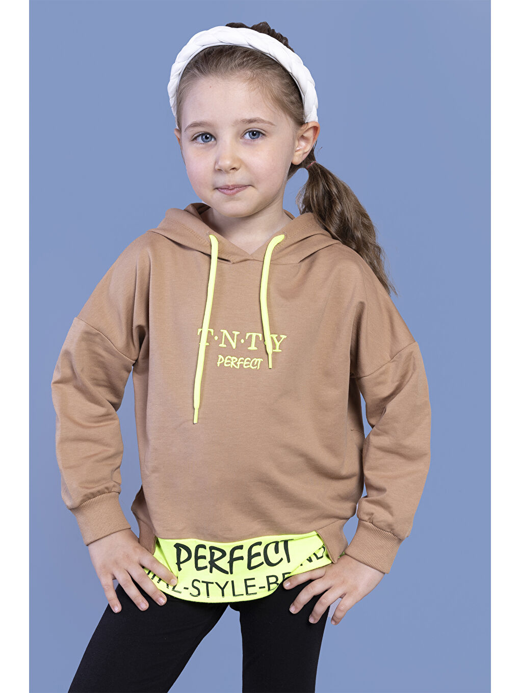 Kahverengi Kız Çocuk  Kapüşonlu Garni Detaylı Baskılı Sweatshirt-1