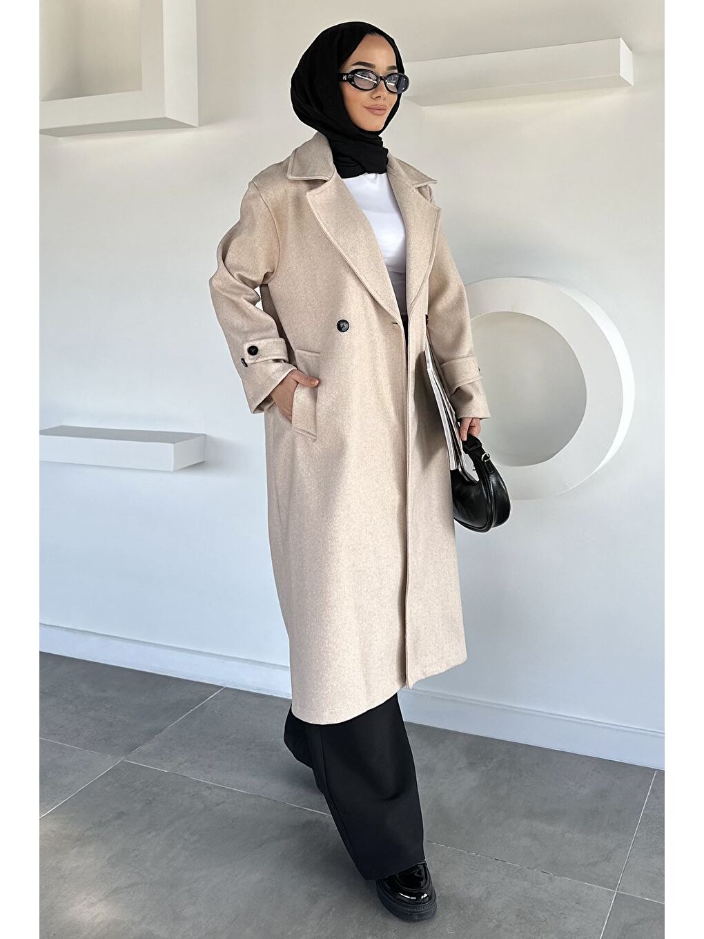 Bej Kruvaze Yaka Çift Cepli Tesettür Kaşe Kaban-2