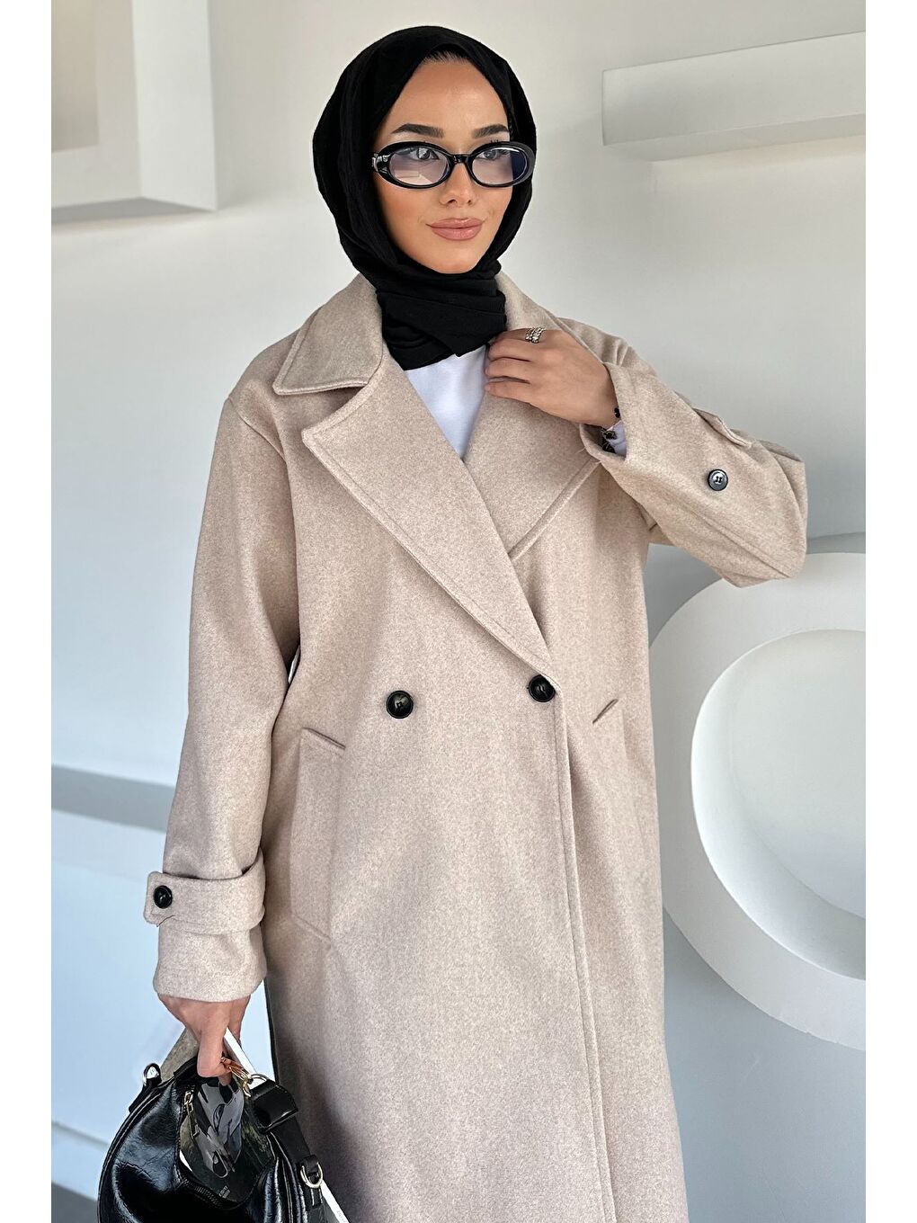 Bej Kruvaze Yaka Çift Cepli Tesettür Kaşe Kaban-5