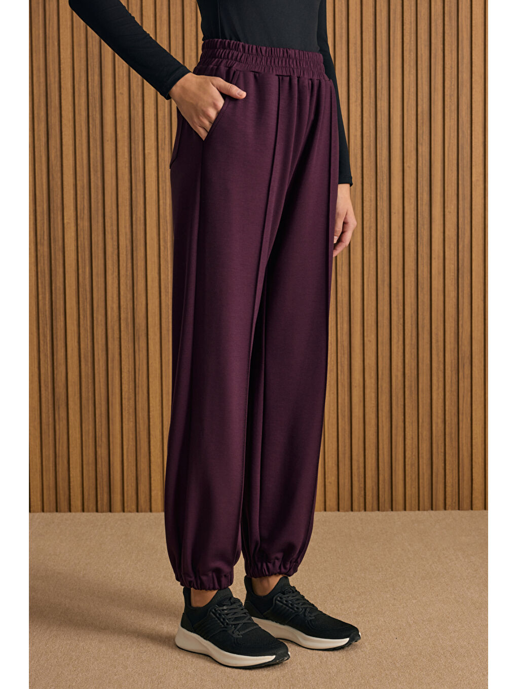 Bordo Beli ve Paçası Lastikli Viscon Örme Pantolon-2