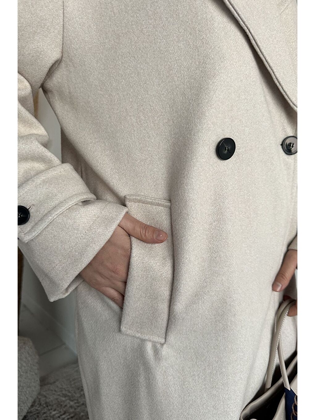 Bej Kruvaze Yaka Çift Cepli Tesettür Kaşe Kaban-8