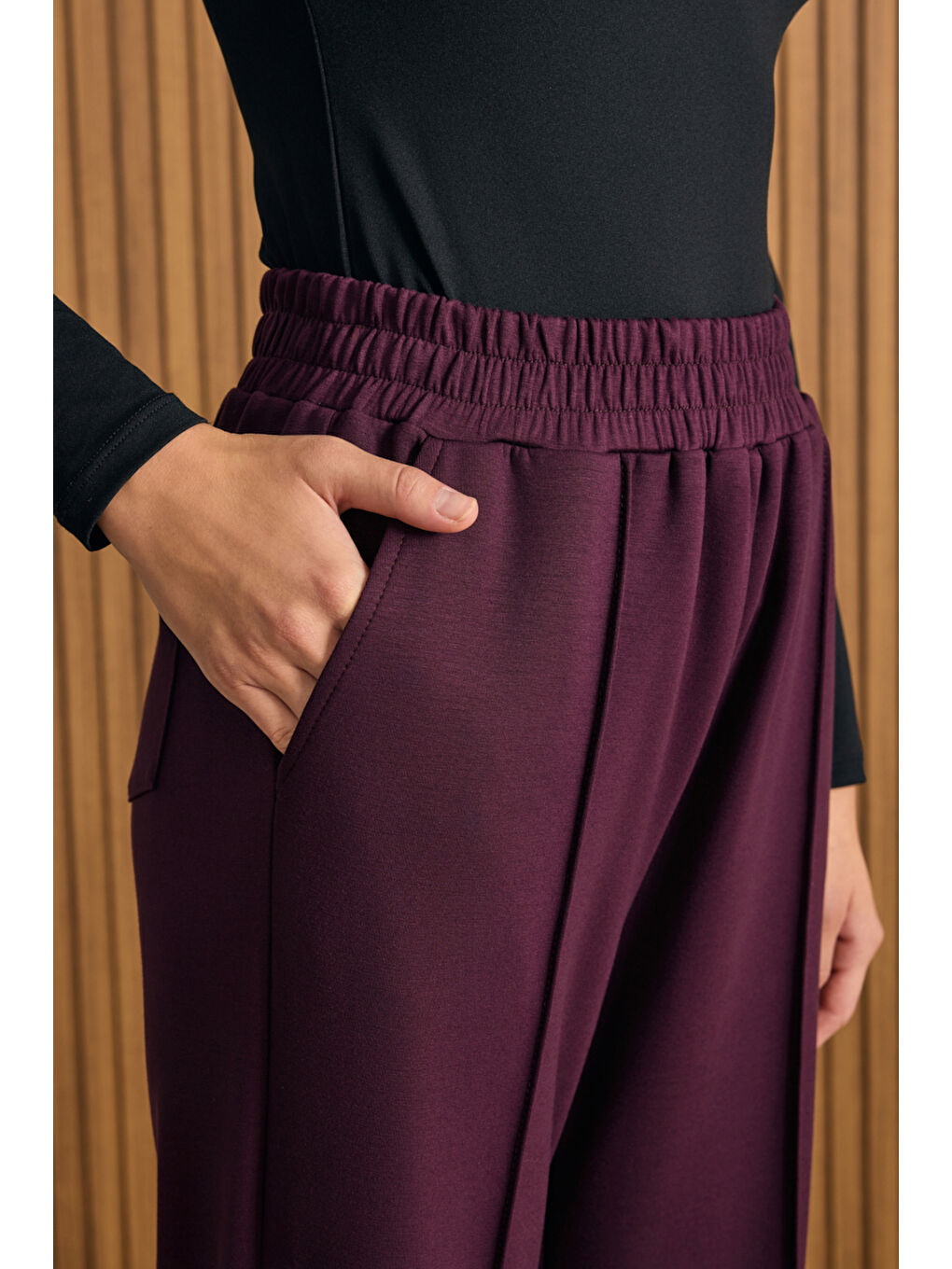 Bordo Beli ve Paçası Lastikli Viscon Örme Pantolon-3